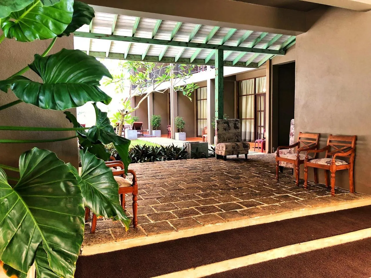 Hotel Waves By Tranquil Negombo